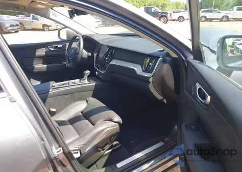 2021 Volvo Xc60 T5 Inscription из США, поврежденный, VIN YV4102RL0M1865805